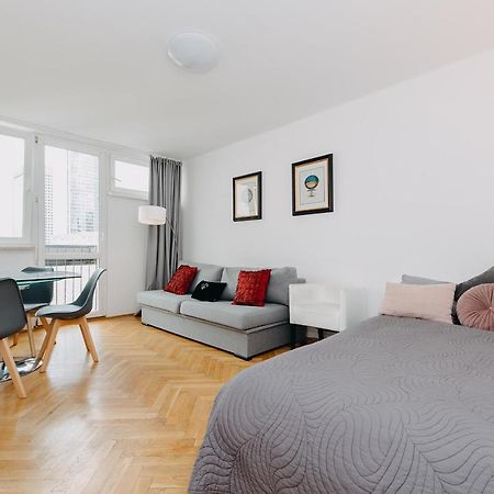 V Ajax Warsaw Bed&Breakfast Rooms מראה חיצוני תמונה